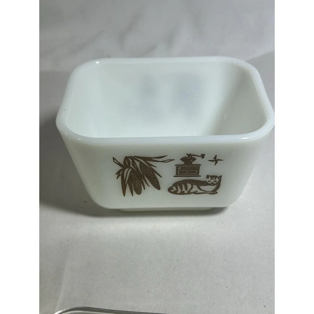 Vintage Pyrex 1 1/2 Cup Early American Refrigerator Dish with Lid USA Collect